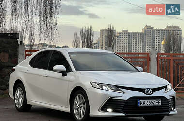 Седан Toyota Camry 2021 в Киеве