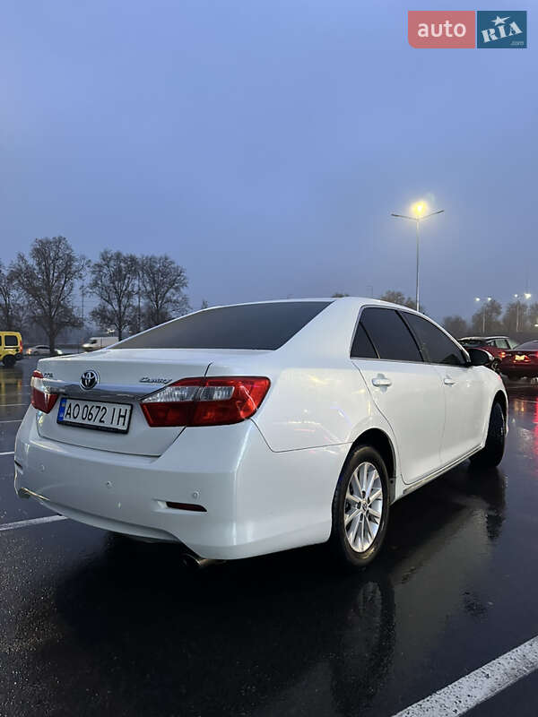 Седан Toyota Camry 2011 в Киеве