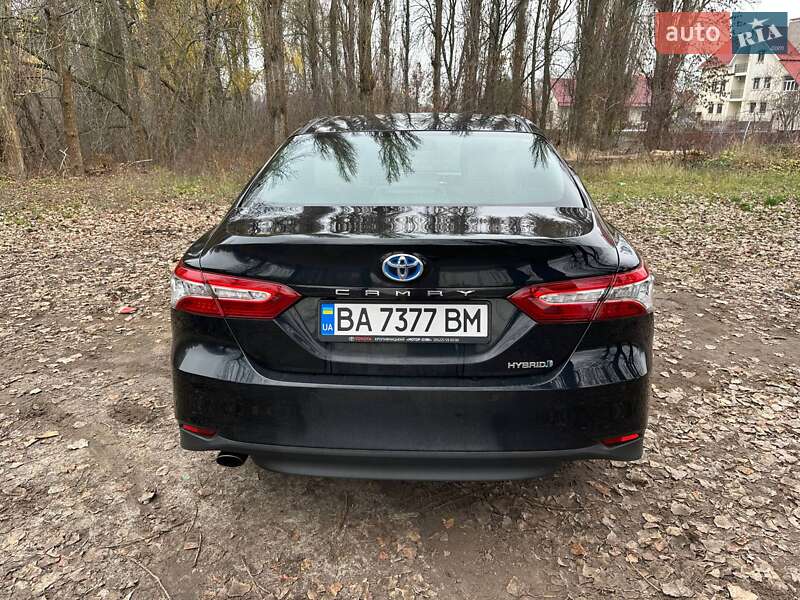 Седан Toyota Camry 2019 в Киеве
