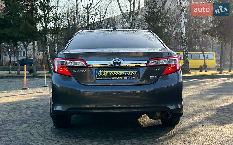 Седан Toyota Camry 2013 в Львові