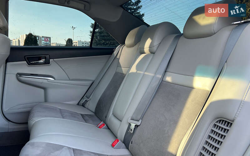 Седан Toyota Camry 2013 в Львові