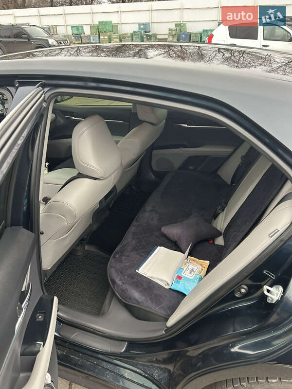 Седан Toyota Camry 2018 в Кременчуге