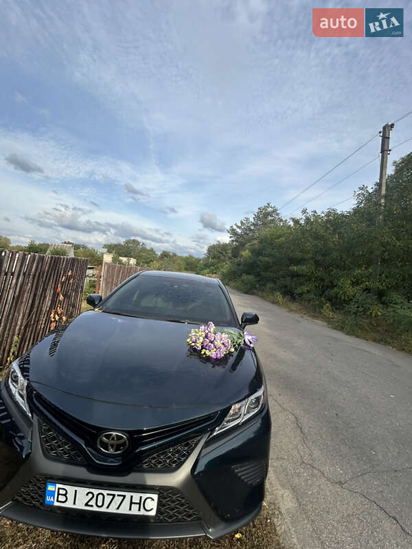 Седан Toyota Camry 2018 в Кременчуге