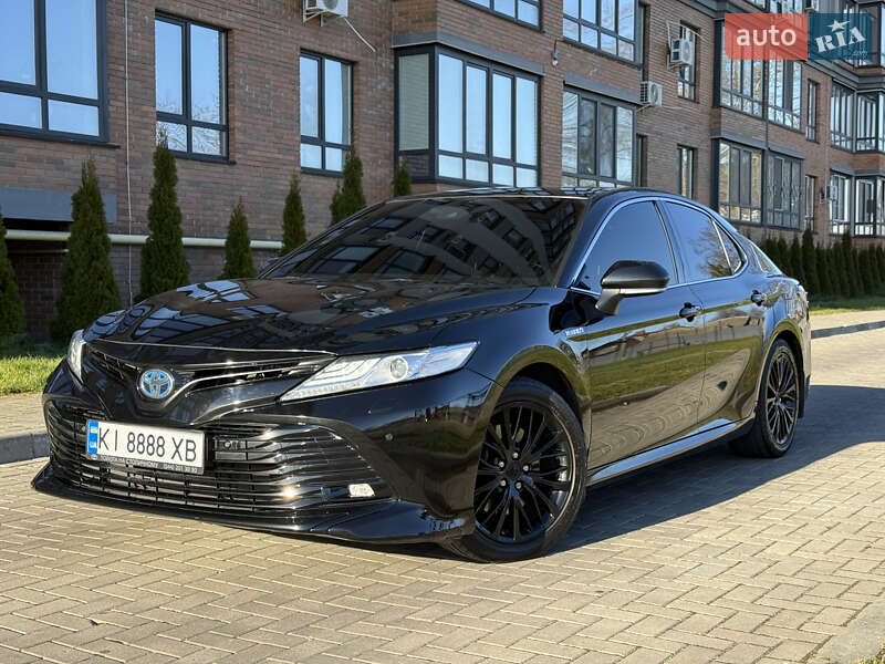 Toyota Camry 2019