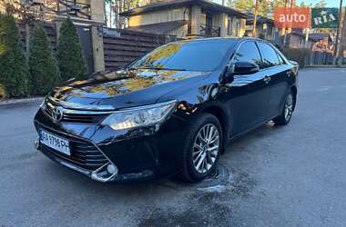 Седан Toyota Camry 2017 в Киеве