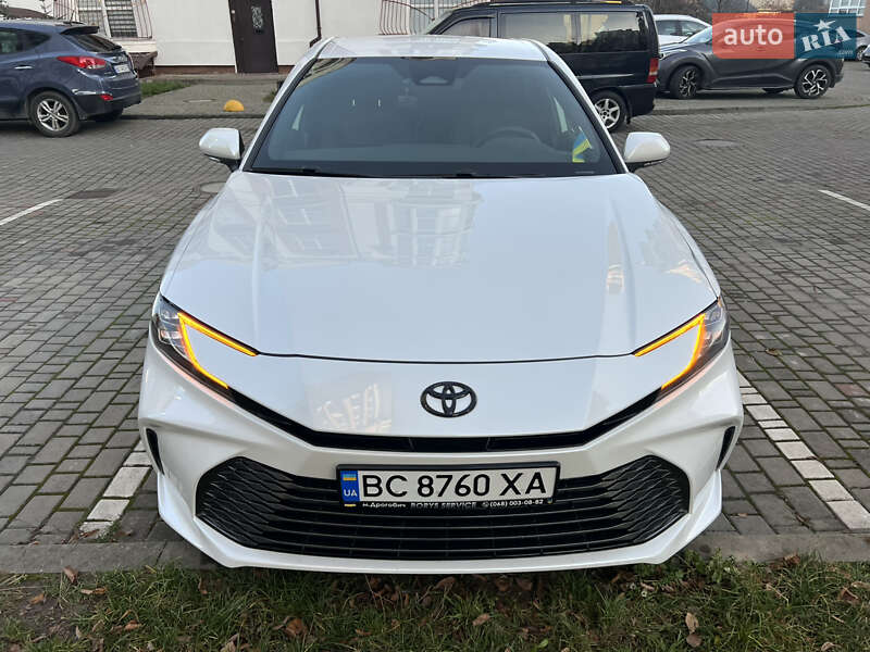 Седан Toyota Camry 2024 в Ивано-Франковске