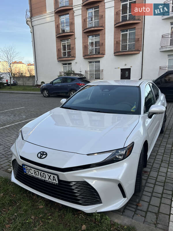 Седан Toyota Camry 2024 в Ивано-Франковске