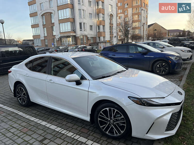 Седан Toyota Camry 2024 в Ивано-Франковске