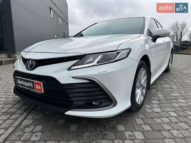 Toyota Camry 2021