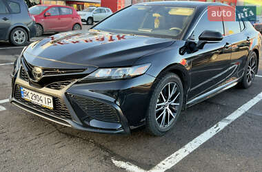 Седан Toyota Camry 2022 в Ровно