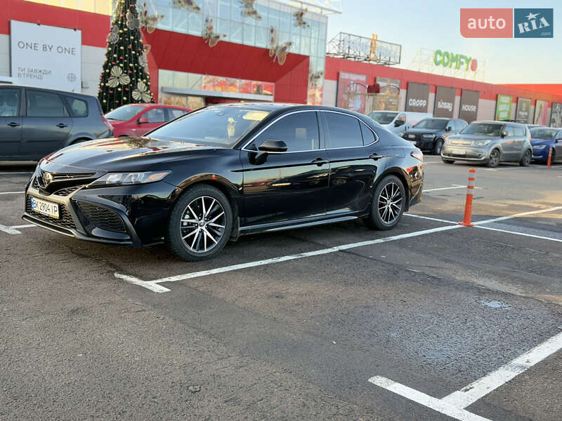 Седан Toyota Camry 2022 в Рівному