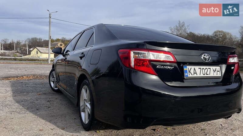 Седан Toyota Camry 2014 в Києві