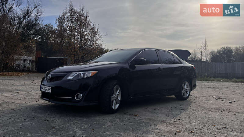 Седан Toyota Camry 2014 в Києві