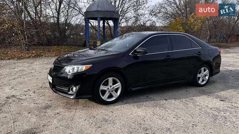 Седан Toyota Camry 2014 в Києві