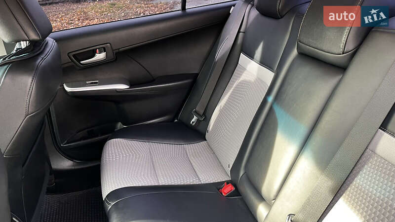 Седан Toyota Camry 2014 в Києві