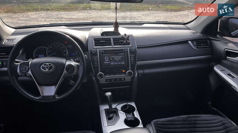 Седан Toyota Camry 2014 в Києві