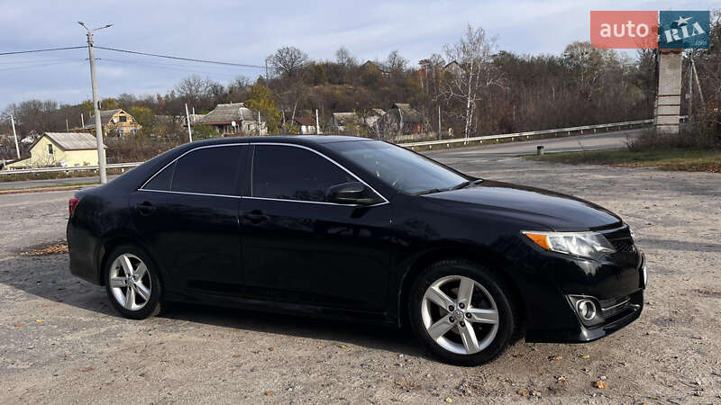 Седан Toyota Camry 2014 в Києві