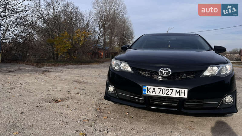 Седан Toyota Camry 2014 в Києві