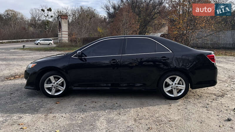 Седан Toyota Camry 2014 в Києві