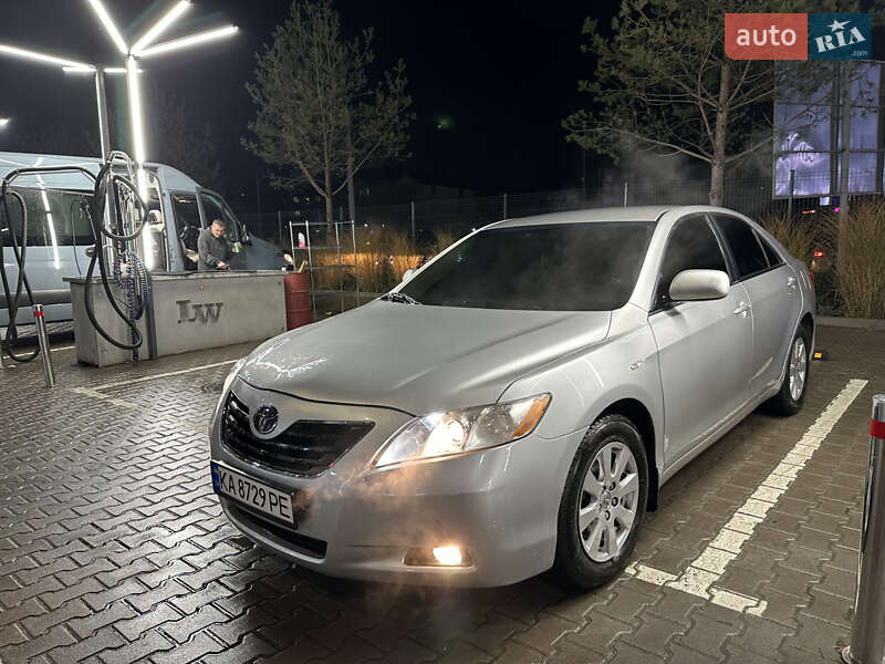 Седан Toyota Camry 2008 в Рівному