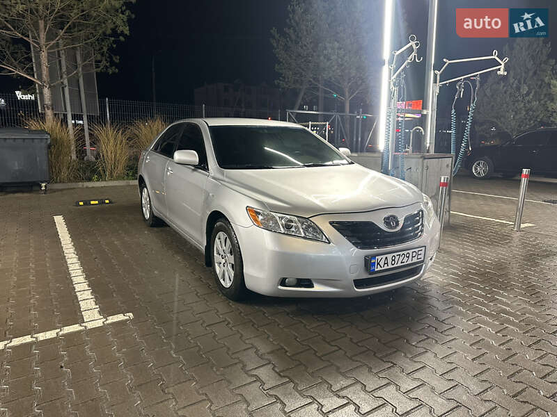 Седан Toyota Camry 2008 в Рівному