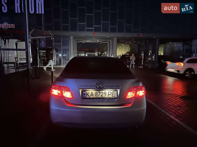 Седан Toyota Camry 2008 в Рівному