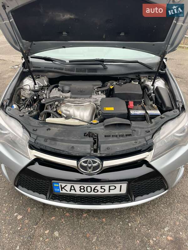 Седан Toyota Camry 2015 в Києві
