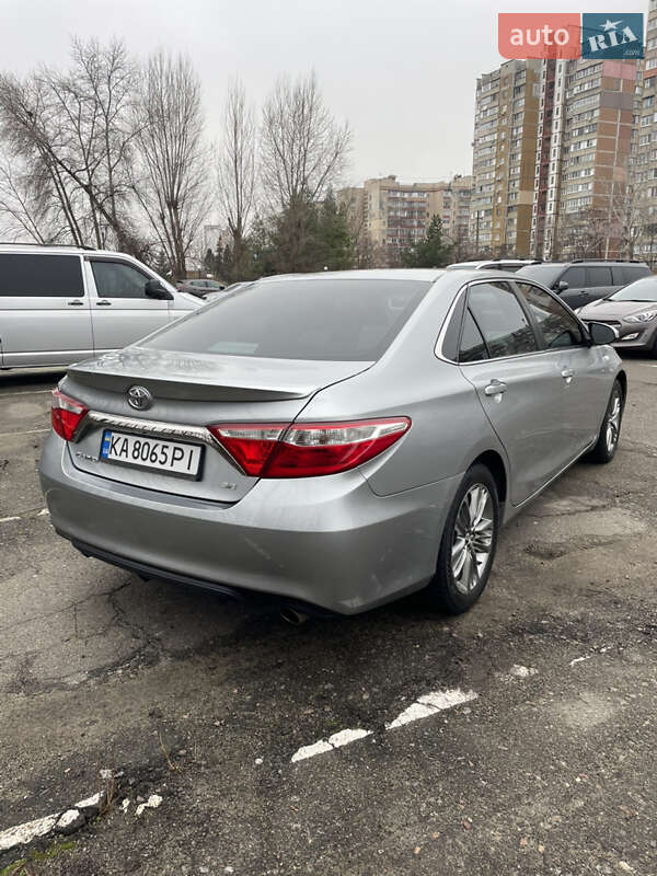Седан Toyota Camry 2015 в Києві