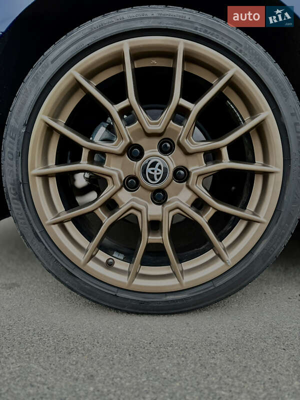 Седан Toyota Camry 2023 в Киеве