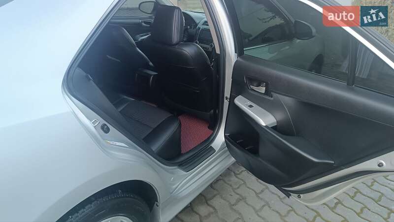 Седан Toyota Camry 2014 в Чернівцях