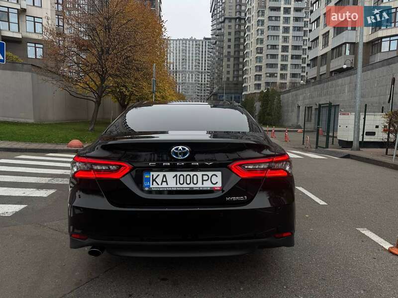 Седан Toyota Camry 2023 в Києві