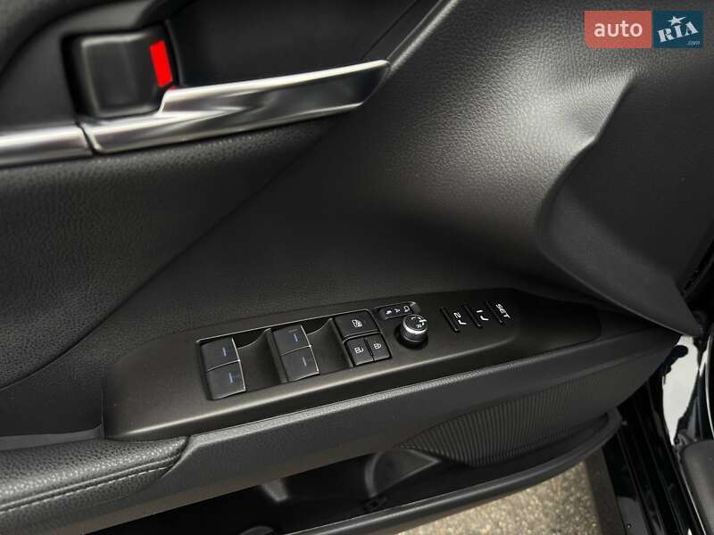 Седан Toyota Camry 2023 в Києві