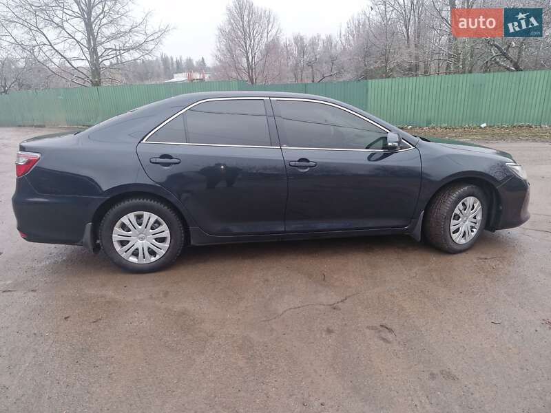 Седан Toyota Camry 2017 в Полтаве