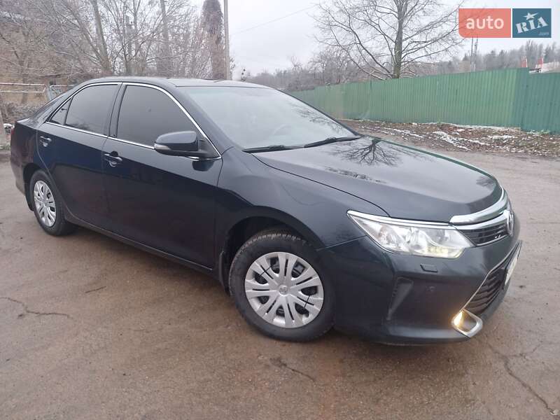 Седан Toyota Camry 2017 в Полтаве