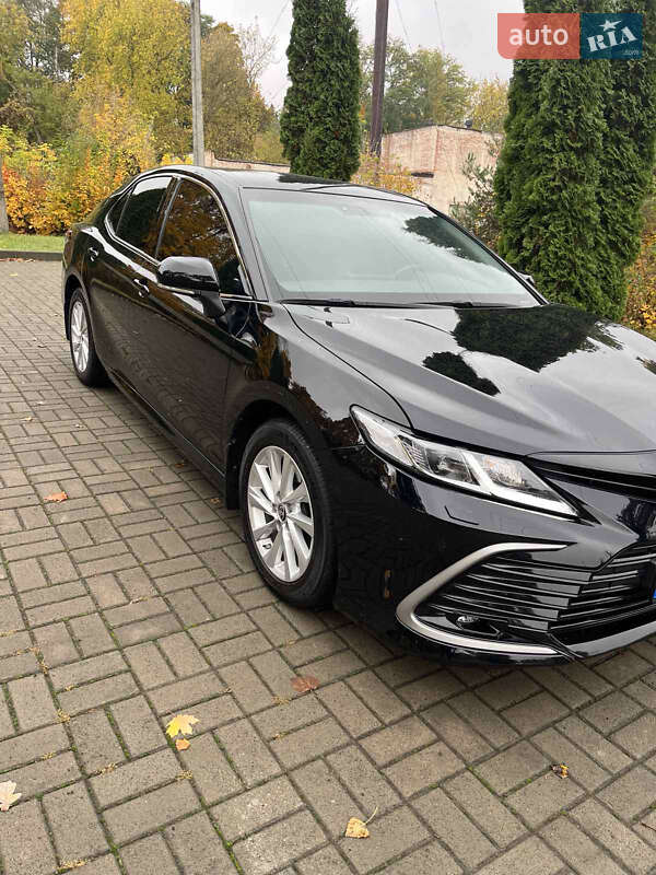 Седан Toyota Camry 2022 в Киеве