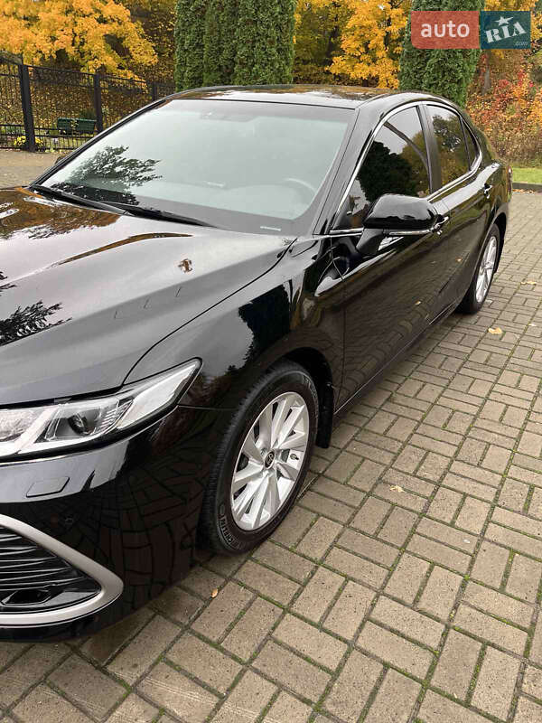 Седан Toyota Camry 2022 в Киеве