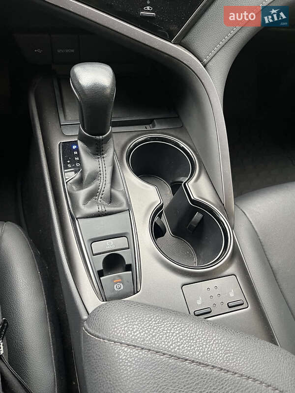 Седан Toyota Camry 2022 в Киеве