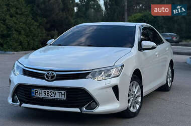 Седан Toyota Camry 2015 в Виннице