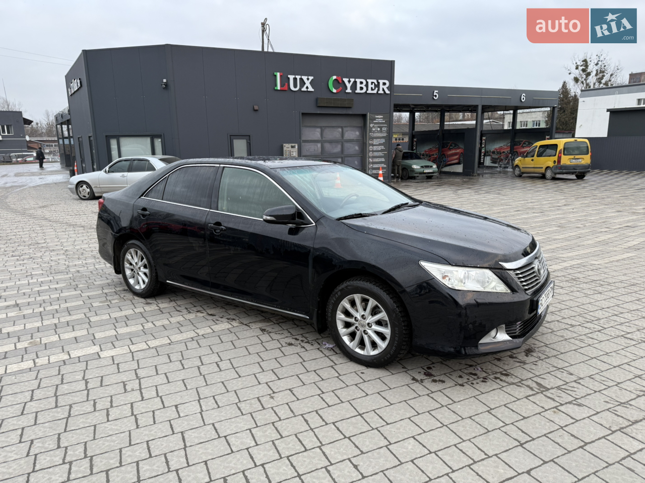 Середня ціна авто в районі 13500тис доларів. Є нюанс по бамперу та підкрильнику, тому ціну зменшив!
Машина знаходиться у Львові в постійному користування!Я є власником авто!Пригоном авто в друге місто - не займаюсь!
Третій власник
Пробіг 233тис пробігу
Встановлені LED фари
Встановлена секретка
2 комплекти резини ( літня - Michelin, зимова - GoodYear )
ДТП значних не було (Фарбоване ліве переднє крило НЕ ДТП)
Масло в коробці замінено орієнтовно 3-4 місяці назад
Машина гаражного зберігання
По мотору - зауважень немає
По ходовій - зауважень немає
Все завжди мінялось вчасно та за обслуговуванням пильнувалось
Повністю на ходу, на регулярній основі
Готовий до будь-яких перевірок на СТО
Проблемні моменти на фото є по кузову
Є сліди експлуатації авто
Прохання : автоперекупам, площадкам та тим кому просто поцікавитись - не турбувати
Звʼязок через what’s up та telegram
Будь ласка, цінуйте ваш та мій час.