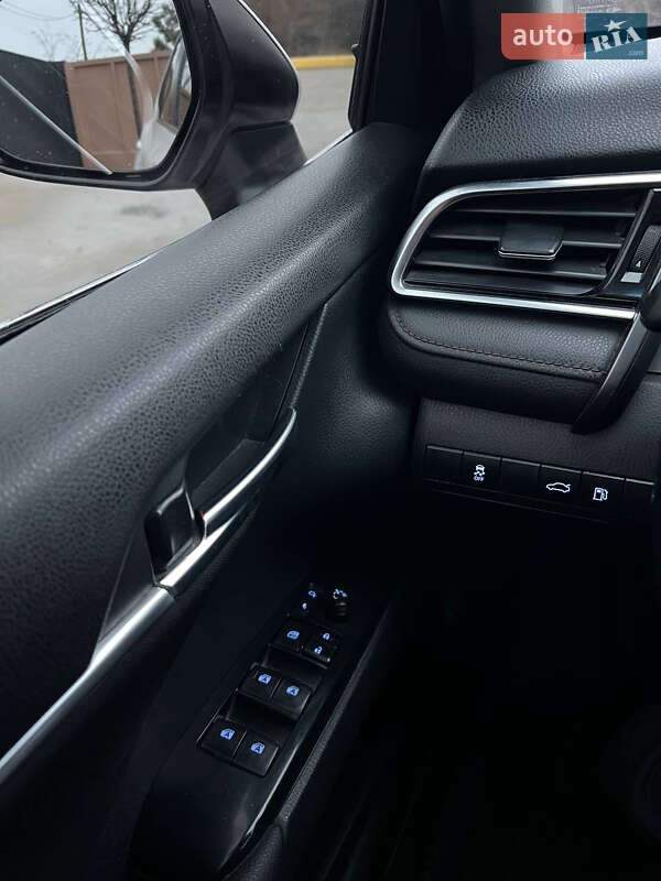 Седан Toyota Camry 2018 в Павлограде