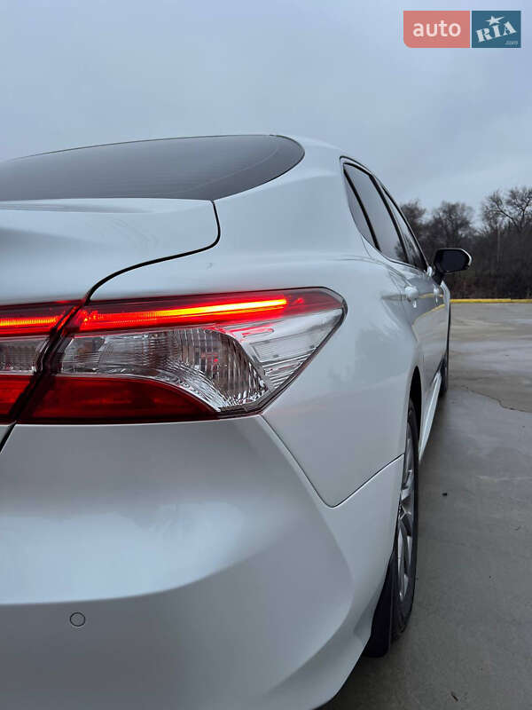 Седан Toyota Camry 2018 в Павлограде