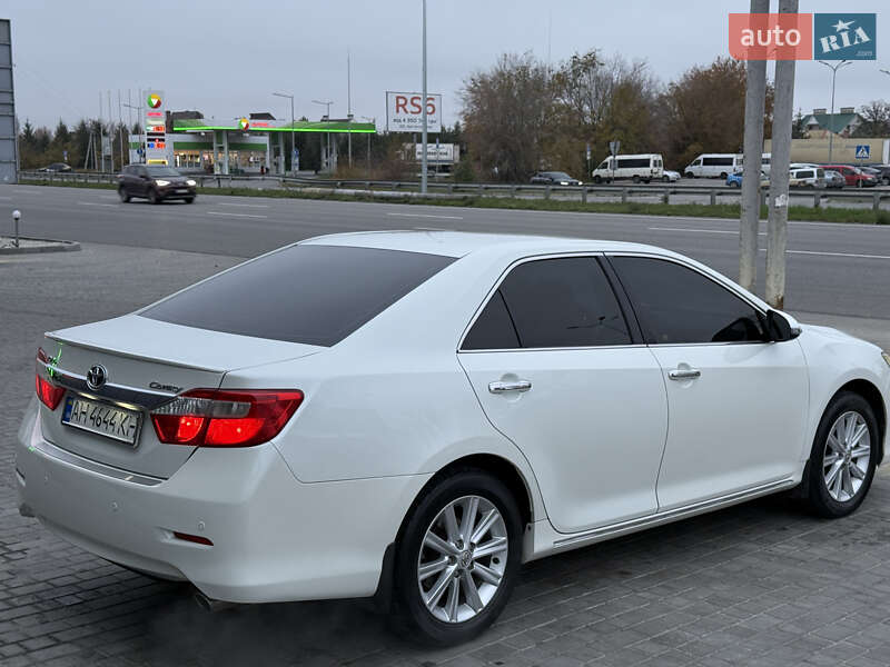 Седан Toyota Camry 2012 в Дніпрі