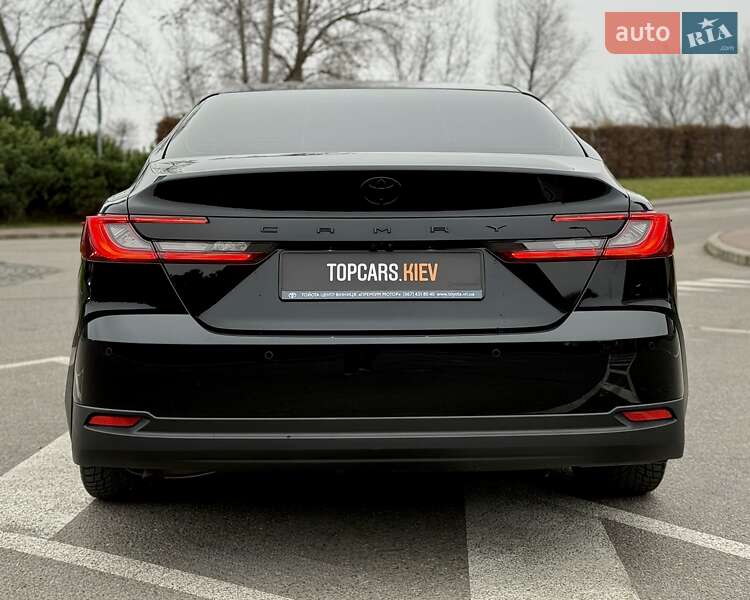 Седан Toyota Camry 2024 в Києві