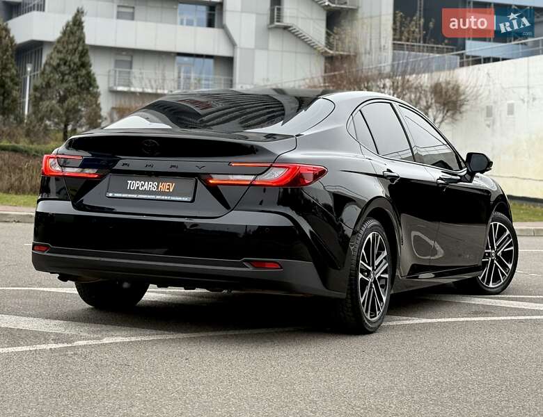 Седан Toyota Camry 2024 в Києві