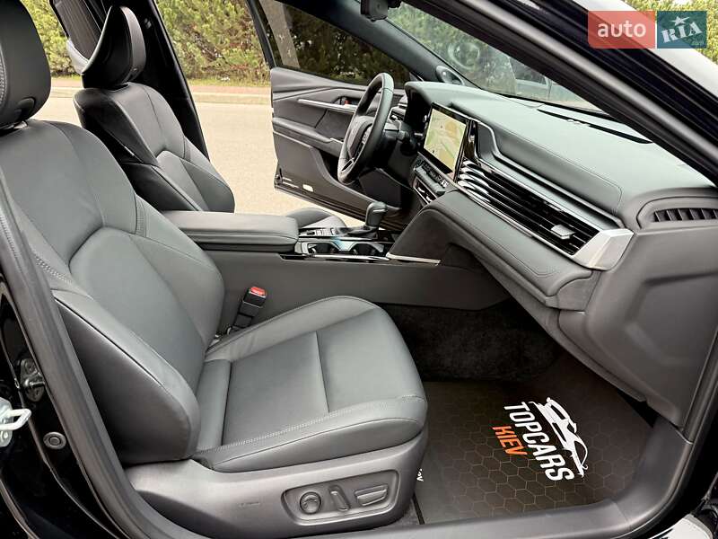 Седан Toyota Camry 2024 в Києві