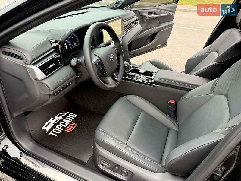 Седан Toyota Camry 2024 в Києві