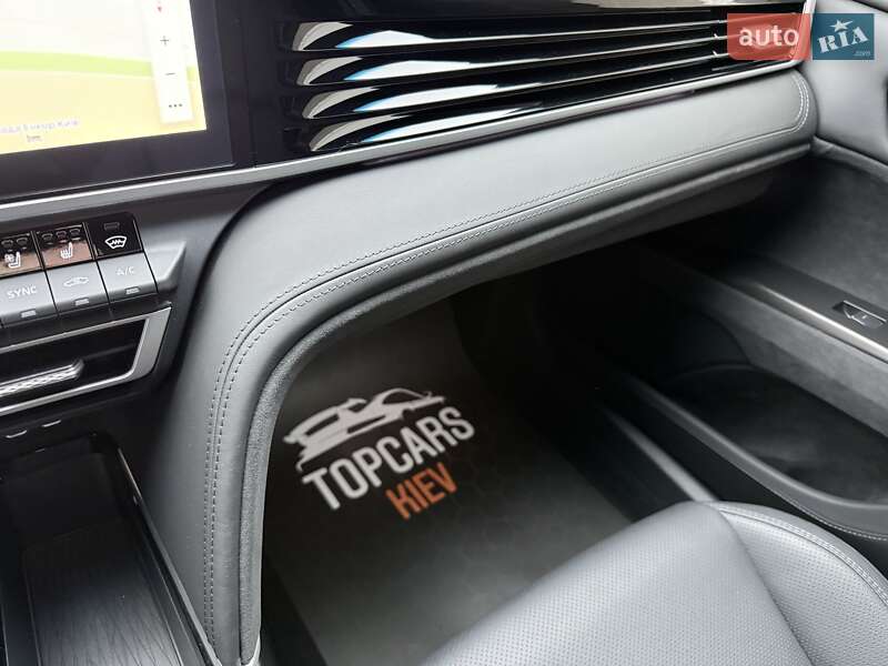 Седан Toyota Camry 2024 в Києві