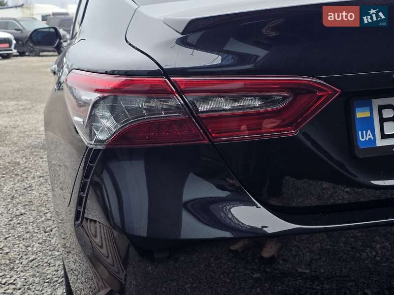 Седан Toyota Camry 2022 в Тернополі