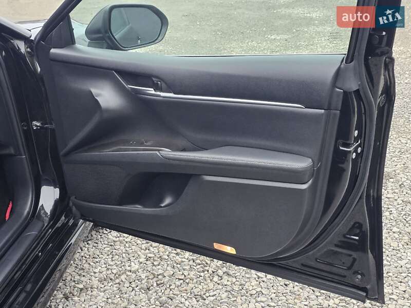 Седан Toyota Camry 2022 в Тернополі