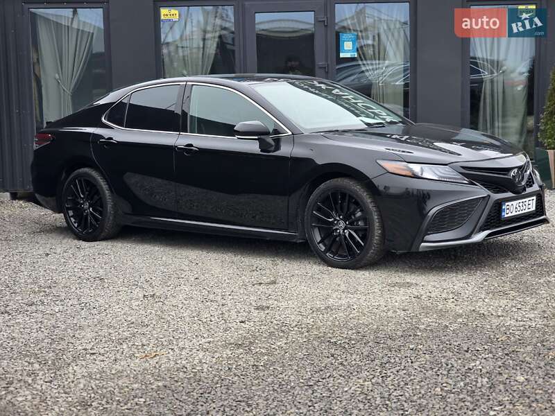 Седан Toyota Camry 2022 в Тернополі